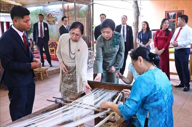 Từ làng lụa Vạn Phúc, thêm nhịp cầu văn hóa Việt Nam - Myanmar